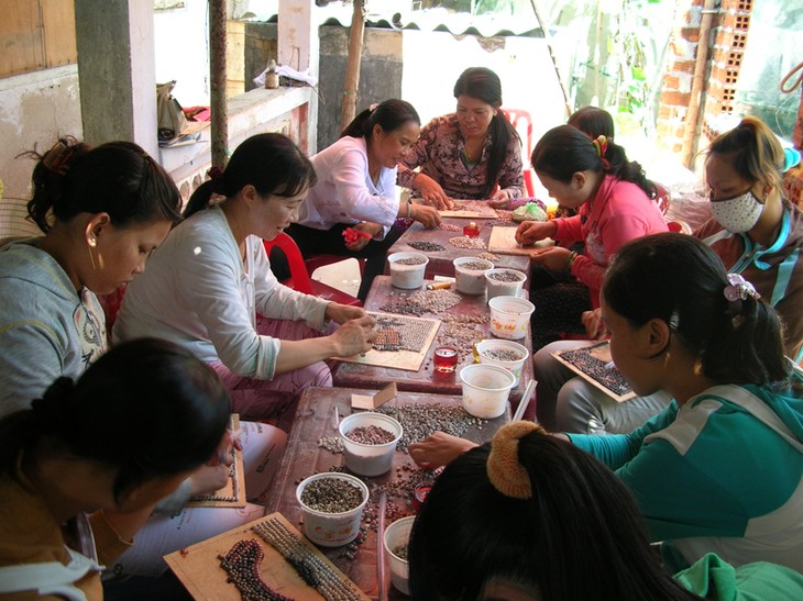 Tăng Thị Duyên Hồng et ses oeuvres caritatives pour les femmes du littoral - ảnh 2